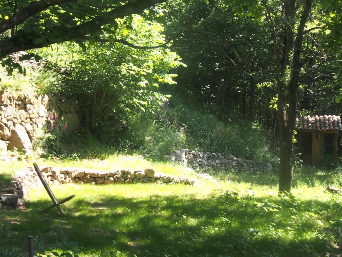 Grande Tente Tipi En Pleine Foret Burzet Екстериор снимка