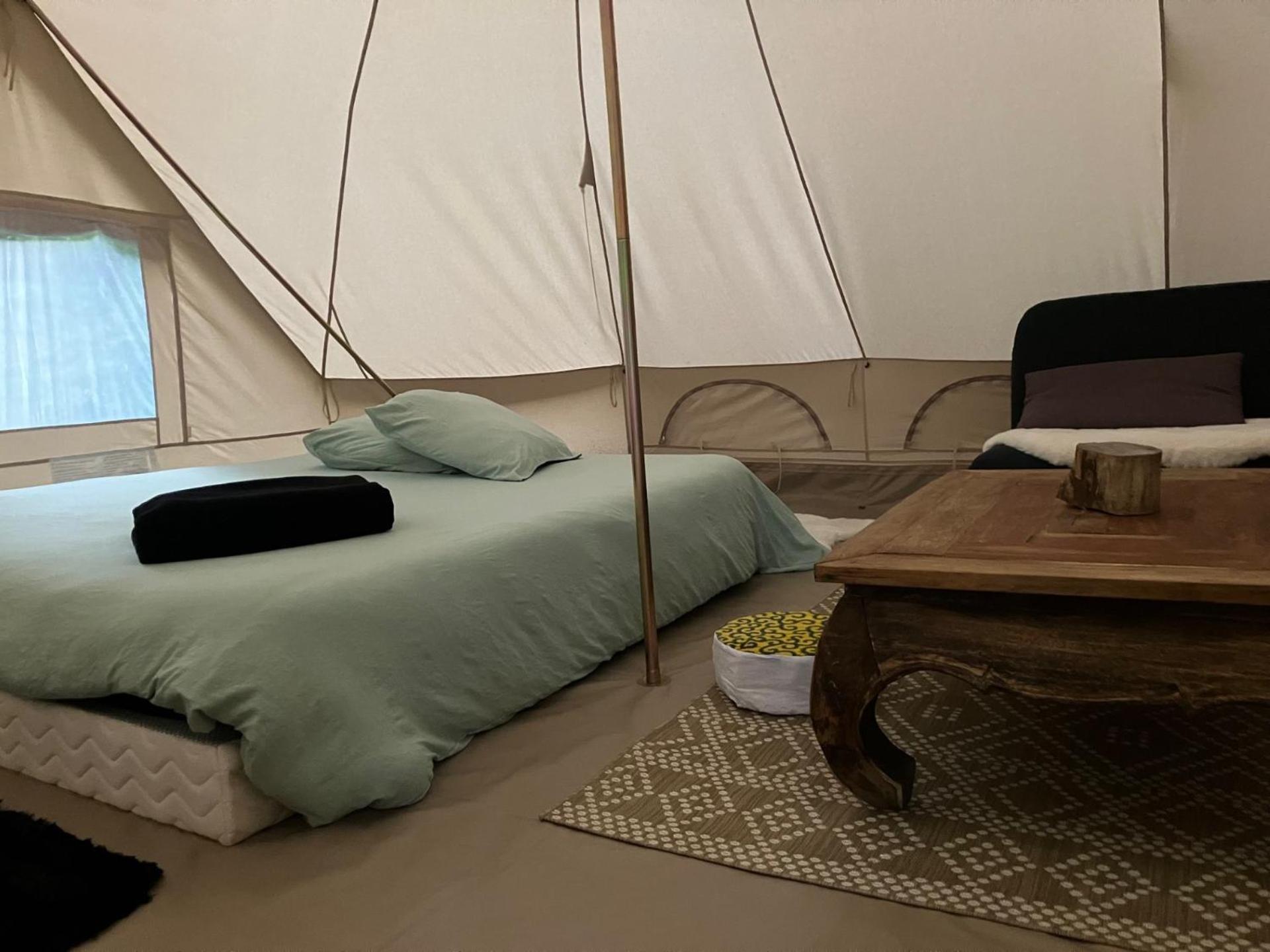 Grande Tente Tipi En Pleine Foret Burzet Екстериор снимка